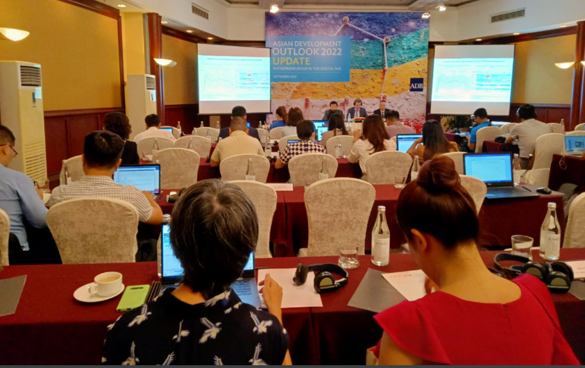 Vì sao ADB giữ nguyên dự báo tăng trưởng kinh tế Việt Nam?